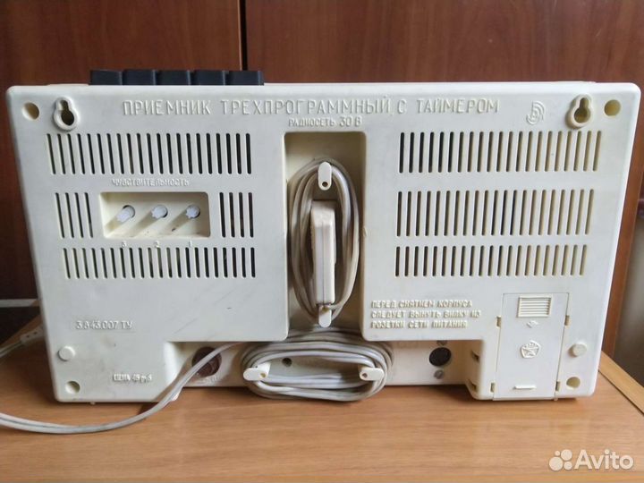 Радиоприемник СССР трёх программный с таймером