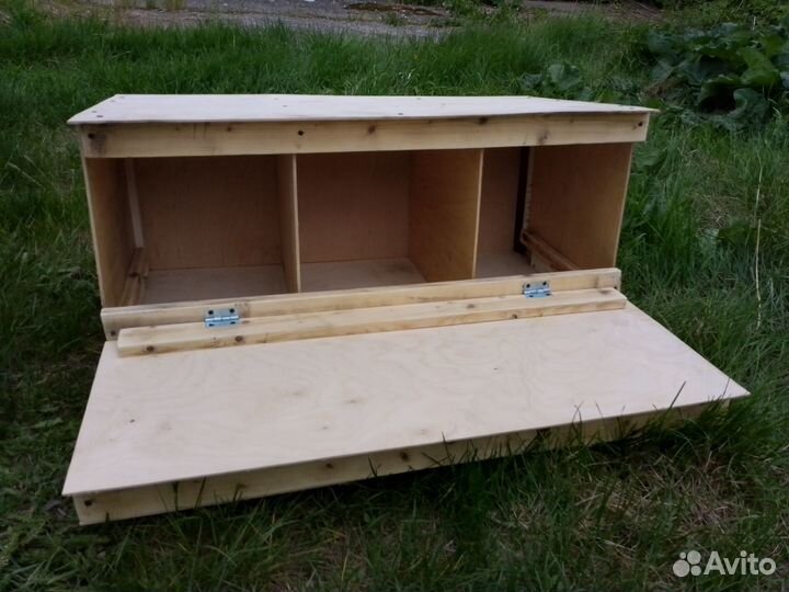 Гнездо для кур несушек с яйцесборником