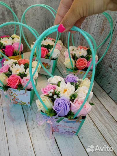 Букетик в декоративной сумочке мыльные цветы
