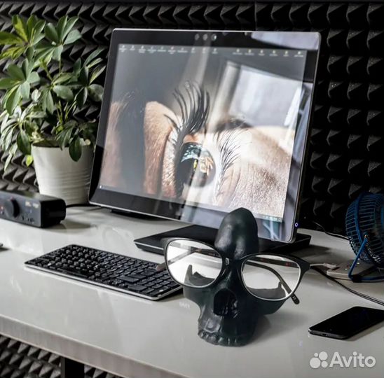 Пепельница, подставка для очков череп