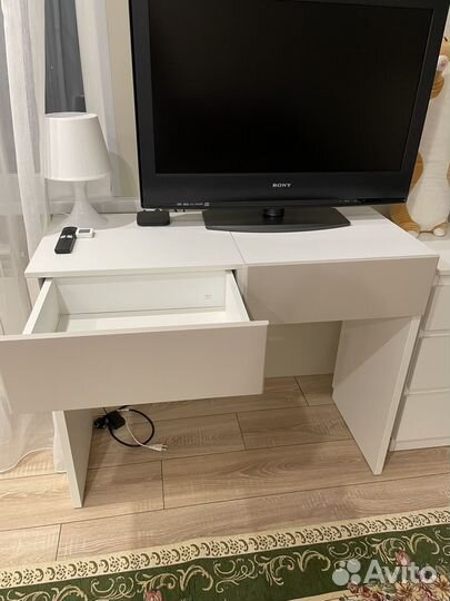 Будуарный столик