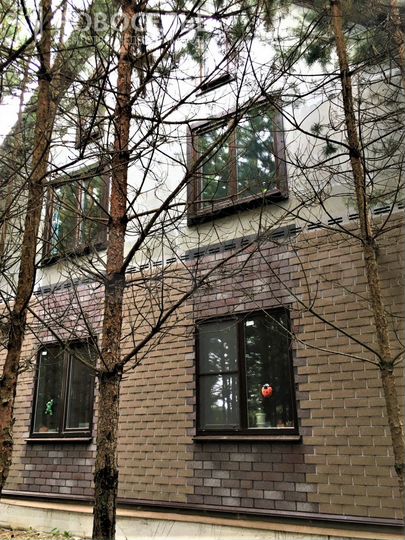 Дом 218 м² на участке 15 сот.