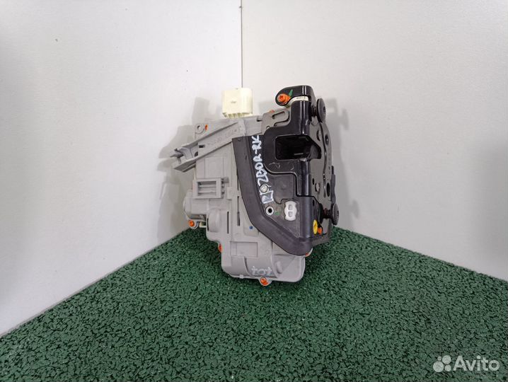 Замок передней левой двери VW Passat B7