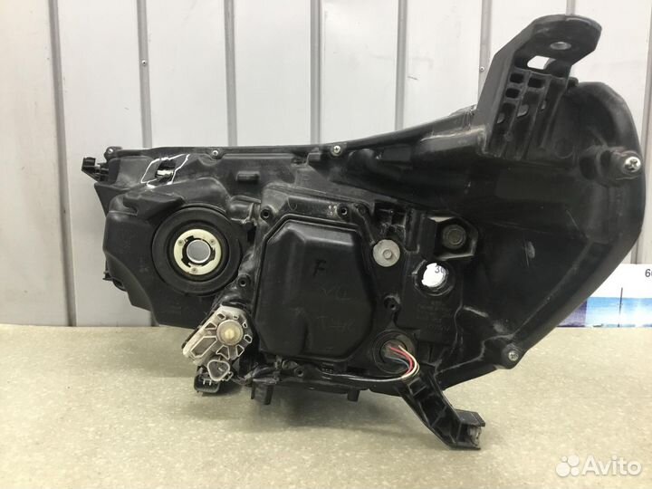 Фара правая Toyota Hi Lux 2015