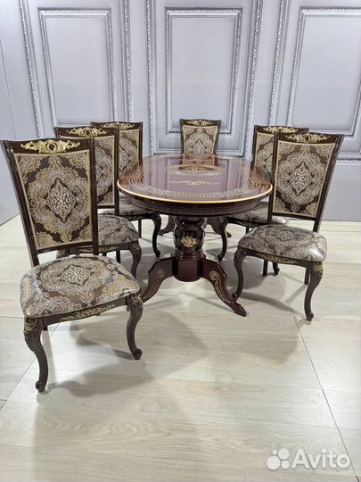 Стол и стулья