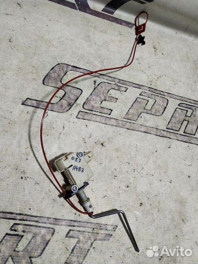 Замок лючка бензобака Audi A4 B7 2.0 BWE 2007