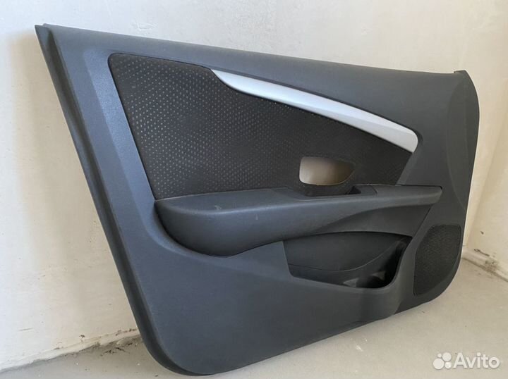 Обшивка передней левой двери а/м nissan almera