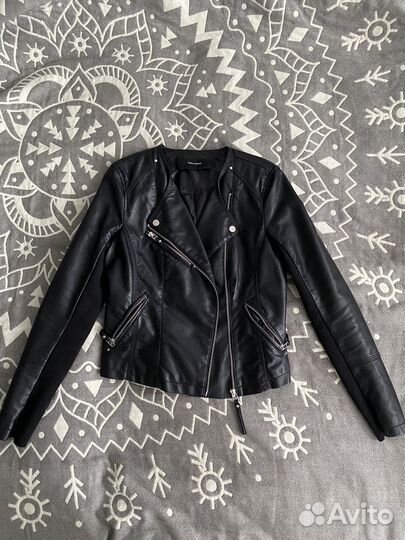 Одежда женская (куртка, пиджак, юбка)