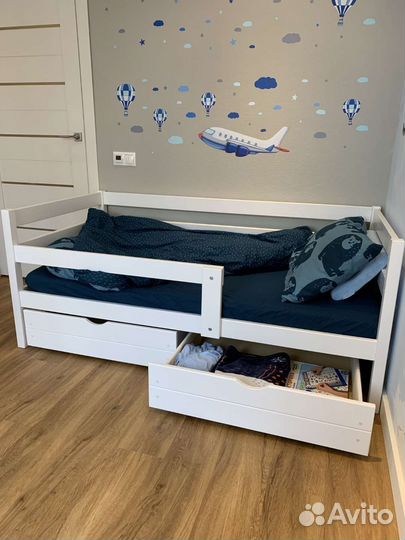 Кровать детская из массива