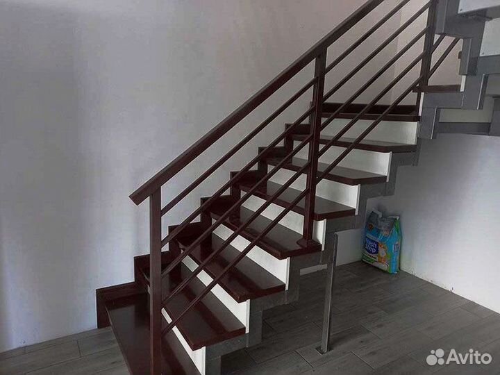 Лестница металлокаркас