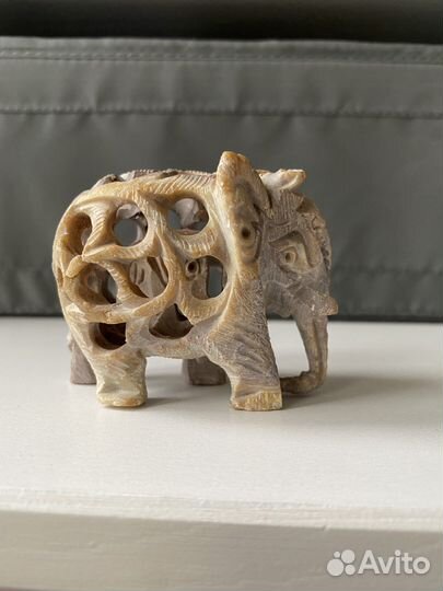 Каменный слон ручной работы, Индия