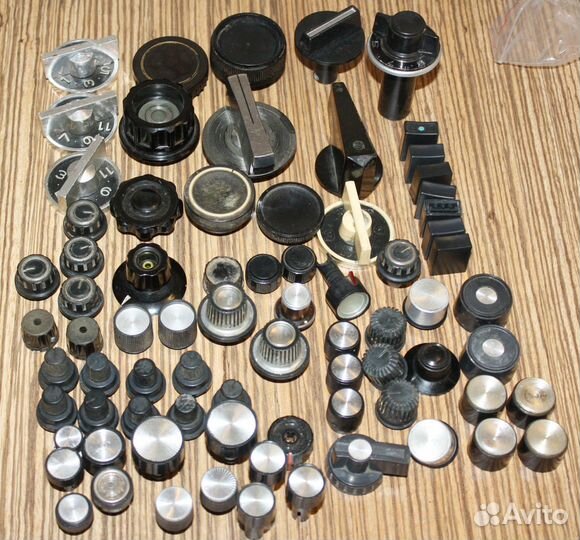 Ручки, кнопки, движки для аудиотехники