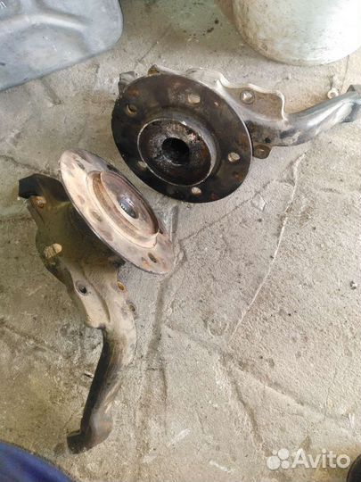 Поворотный кулак со ступицей на ниву