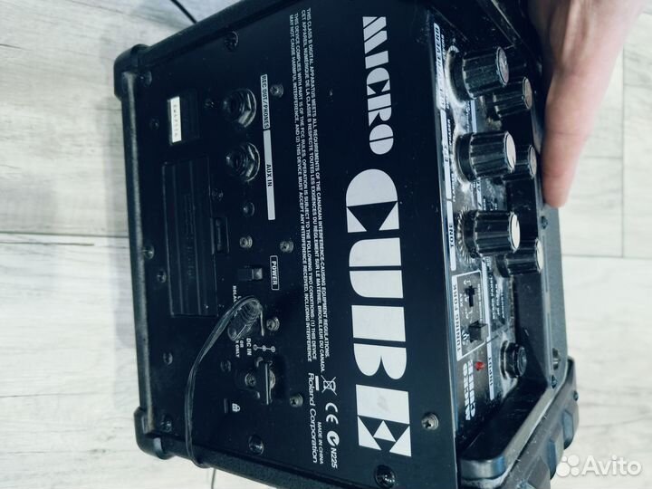 Гитарный комбик - roland micro cube