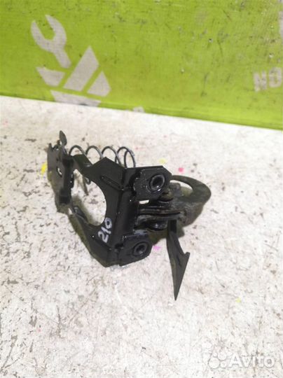 Крючок капота Мерседес Бенз 210 Е-класс