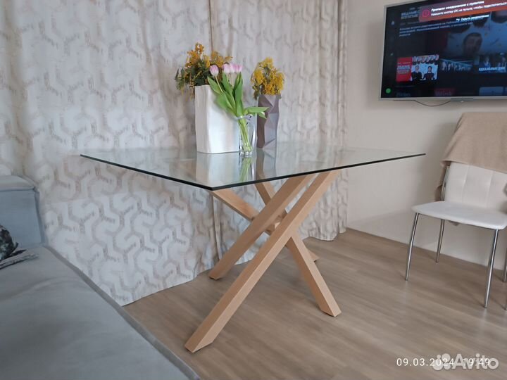 Стол стеклянный