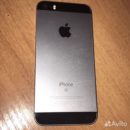 Телефон iPhone SE 16gb 2016