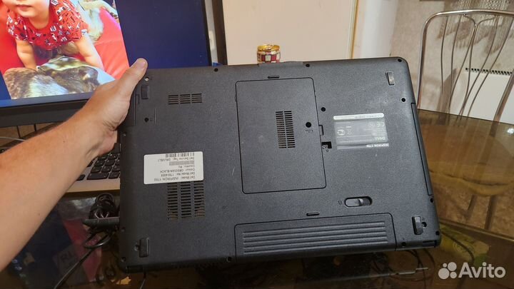 Ноутбук dell 1750 Intel p7350 3gb hd4330 500 hdd