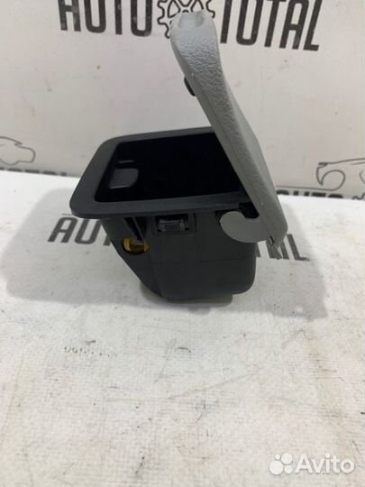 Пепельница Renault Symbol K7JA700 2005