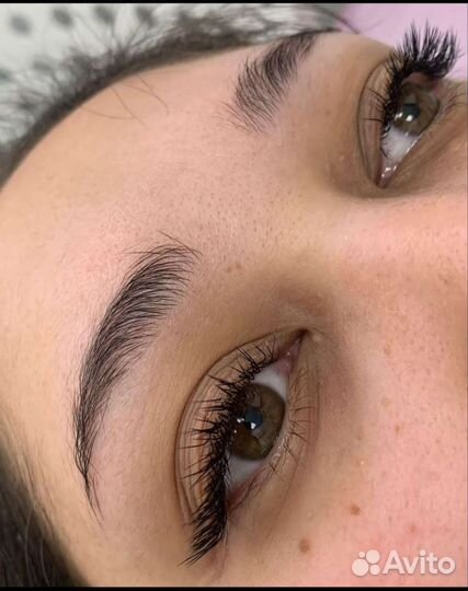 Мастер по наращиванию ресниц