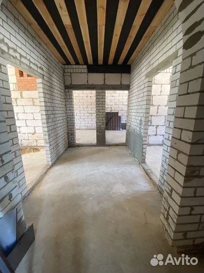 Каменщик,облицовка дома, кирпичная кладка, фундаме