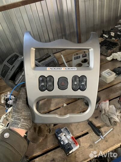 Центральная консоль Renault Logan рестайл, sandero