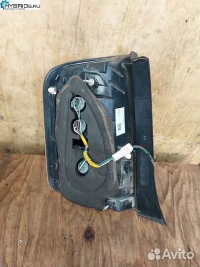 Фонарь задний правый Toyota Prius 2 NHW20 2005