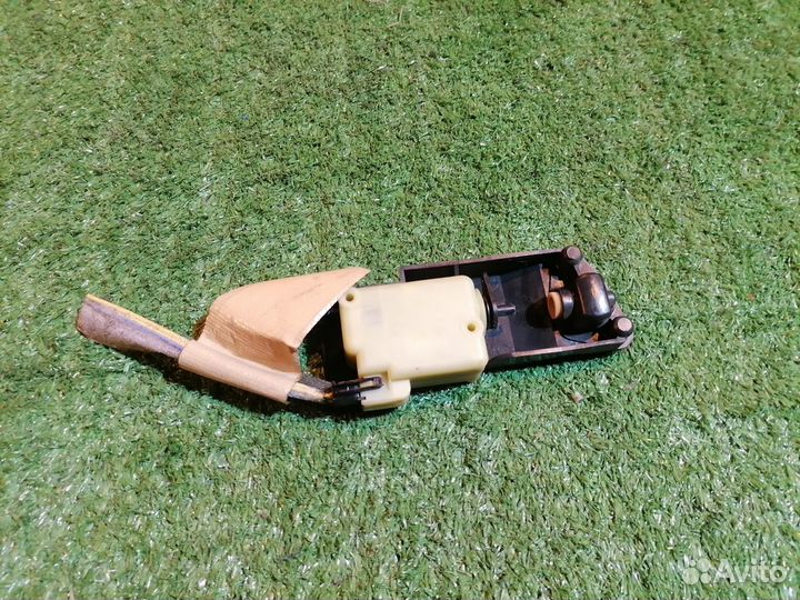 Замок лючка бензобака 9483311 Volvo V70 XC70 SW SZ