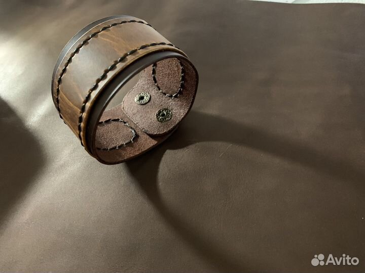 Кожаный браслет