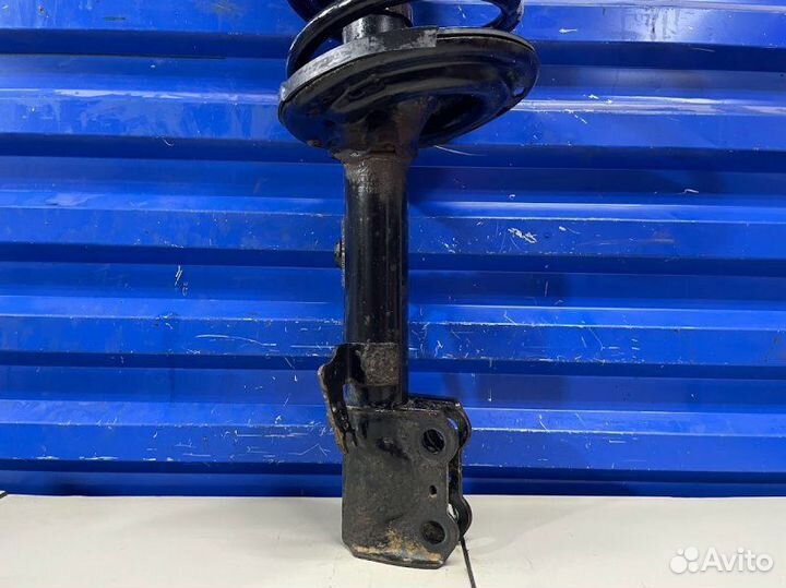 Амортизатор передний левый Toyota Highlander XU40