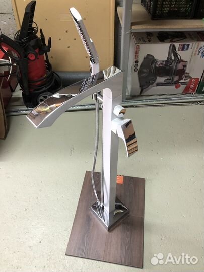 Смеситель для ванны новый