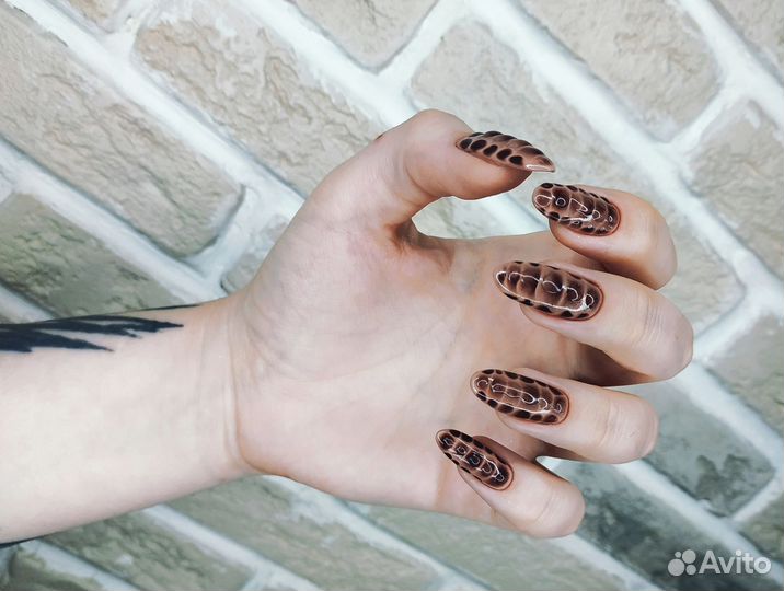 Маникюр в салоне