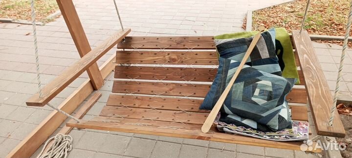 Садовые качели из дерева