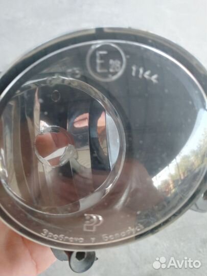 Противотуманная фара правая