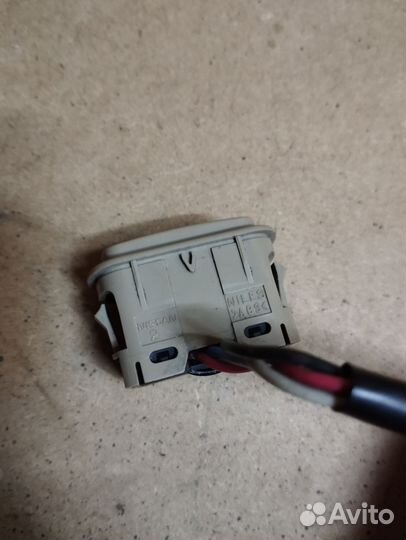 Кнопка регулировки сиденья Nissan Pathfinder R52