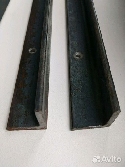 Уголок для полок с отверст. для крепления