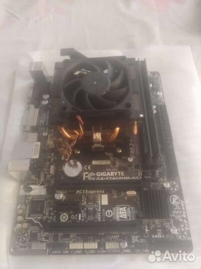 Материнская плата с процессором и памятью