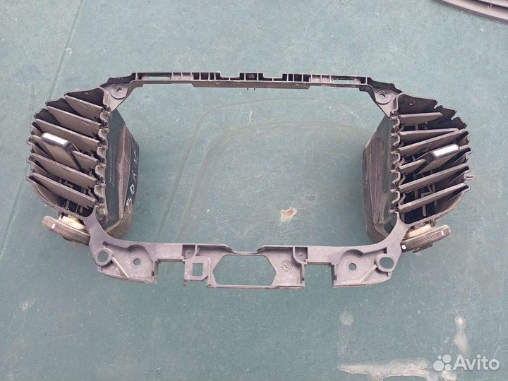 Дефлектор панели центральный Vesta