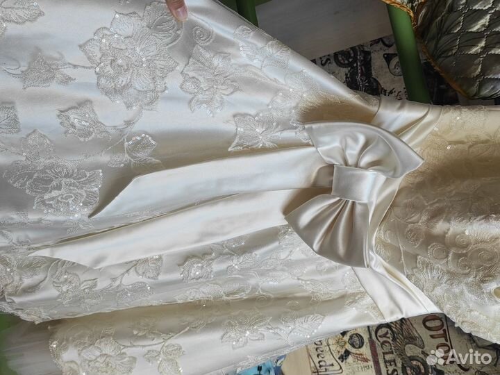 Свадебное платье 42 44 бу