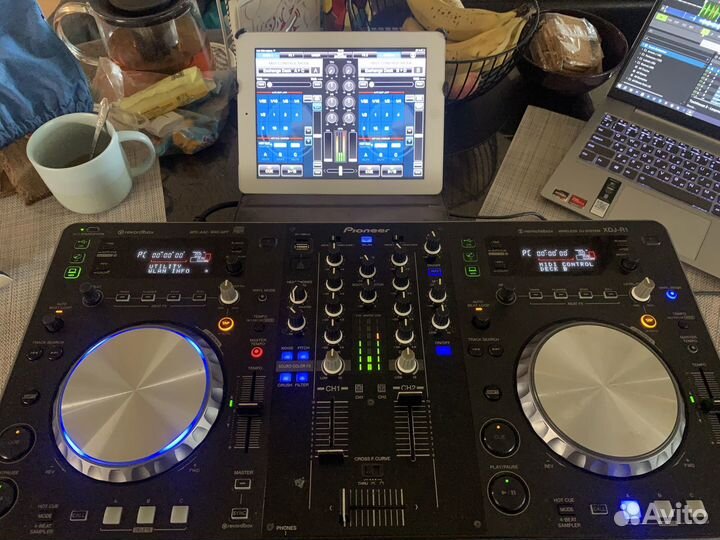 Dj контролер Pioneer XDJ R1