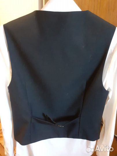 Школьный костюм - пиджак, брюки, жилет и рубашка