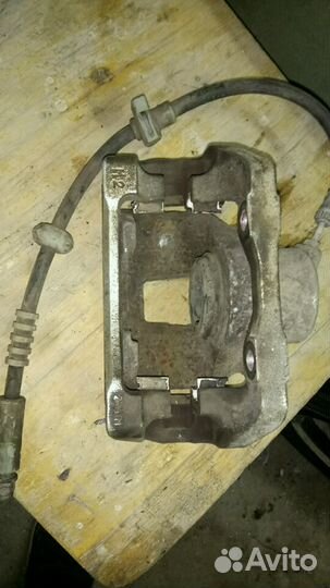 Суппорт левый Пежо 301