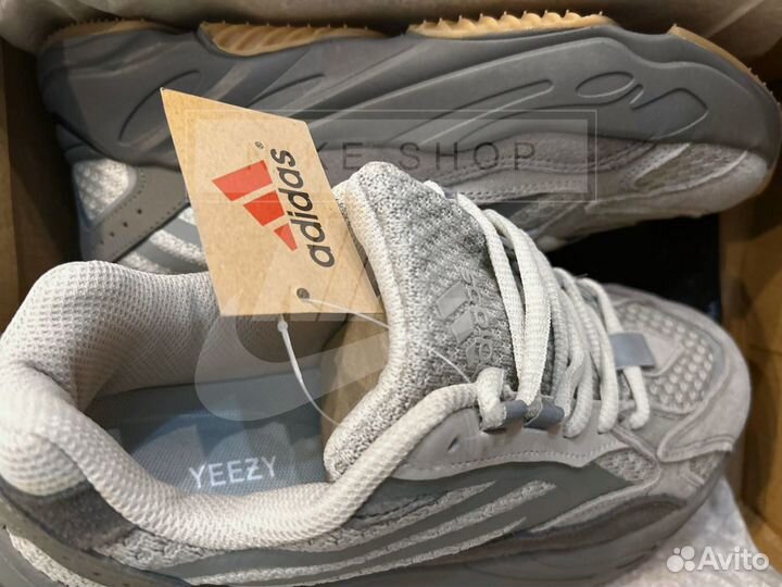 Кроссовки Adidas Yeezy Boost 700 V2 'Tephra' (41-4