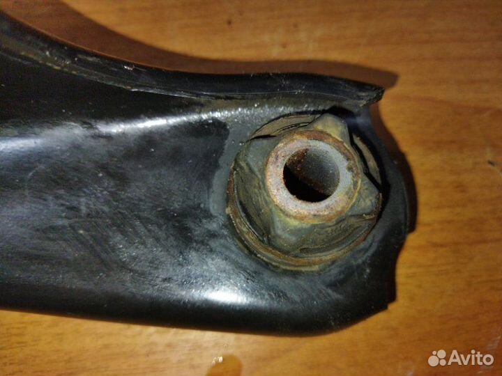 Рычаг подвески передний правый Renault Sandero