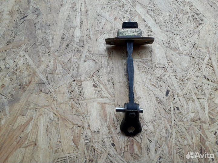 Ограничитель двери задний правый Lexus Rx300 1