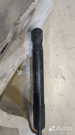 Петля капота Alfa Romeo Stelvio 2016, 2019