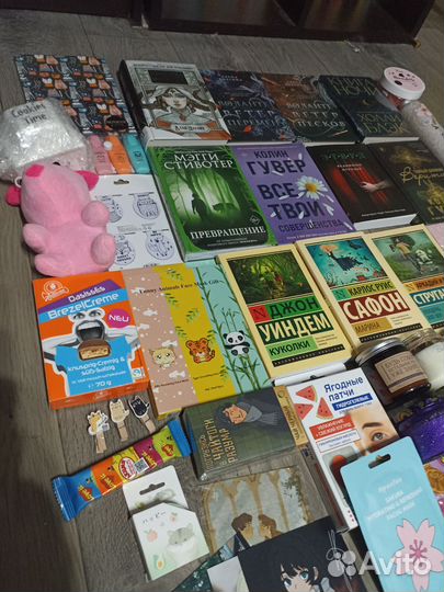 Бронь Бокс с книгами, косметикой и канцелярией