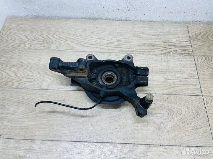 Кулак передний левый Nissan Teana J32 VQ25DE