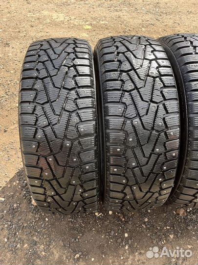 Pirelli Ice Zero 215/55 R17
