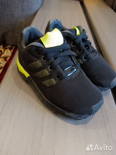 Кроссовки adidas